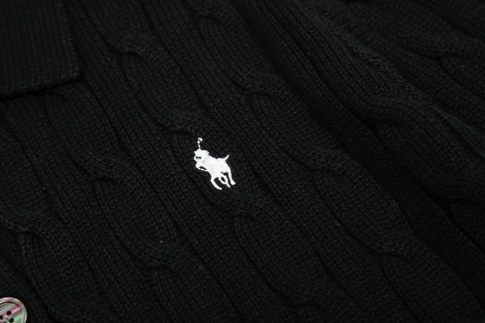 P270 Top quality" Style number: DS822# (not off the shelves all year round) [Ralph Lauren solid color pony embroidered logo lapel twist knitted cardigan] ✅Ralph Lauren Ralph Lauren classic basic versatile lapel knitted cardigan jacket ✅Main supply platform live broadcast Wholesale entity Replacement when out of stock Not off the shelf ✅ZP quality 1:1 version Scan the code to enter the GF website Counter quality ✅Detailed quality is the only one in Guangzhou Imported quality cotton yarn, focusing on high-end, cost-effective, good quality needless to say ✅The version is restored to the original order, the maximum size can be worn up to 160 pounds, loose, comfortable and stress-free ✅The upper body is simple and easy to match, ootd must-have style, good-looking clothes are never picky, a must-have recommendation for couples. Size: S-XL Color: black white gray almond light blue khaki pink burgundy Chinese red navy white label navy red label